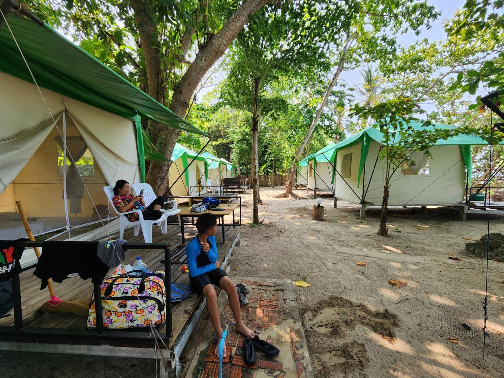 Koh Ngai Camping Restaurant @ Bar Eksteriør bilde